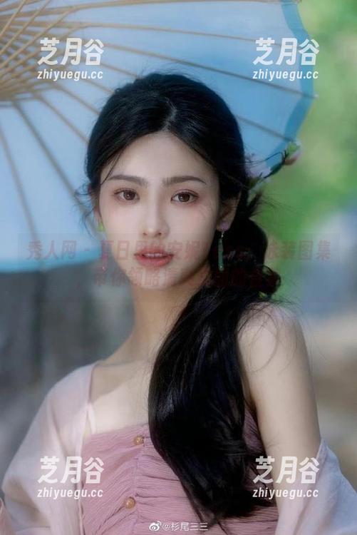 秀人网-安妮Tess 秀人网 - 夏日里的安妮Tess:泳装图集,带你领略清爽美丽的合集