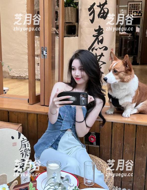 秀人网-安然儿 秀人网 - 通过安然儿的美足写真,发现美图中隐藏的情感与力量