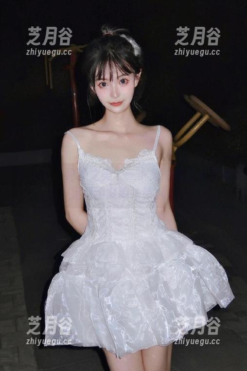 秀人网-小兔纯纯 秀人网 - 纯净之美——小兔纯纯裸足写真定制图集的独特魅力
