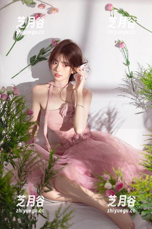 秀人网-少女心雪雪 秀人网 - 最新少女心雪雪女仆写真图集:每一张都让你心动不已