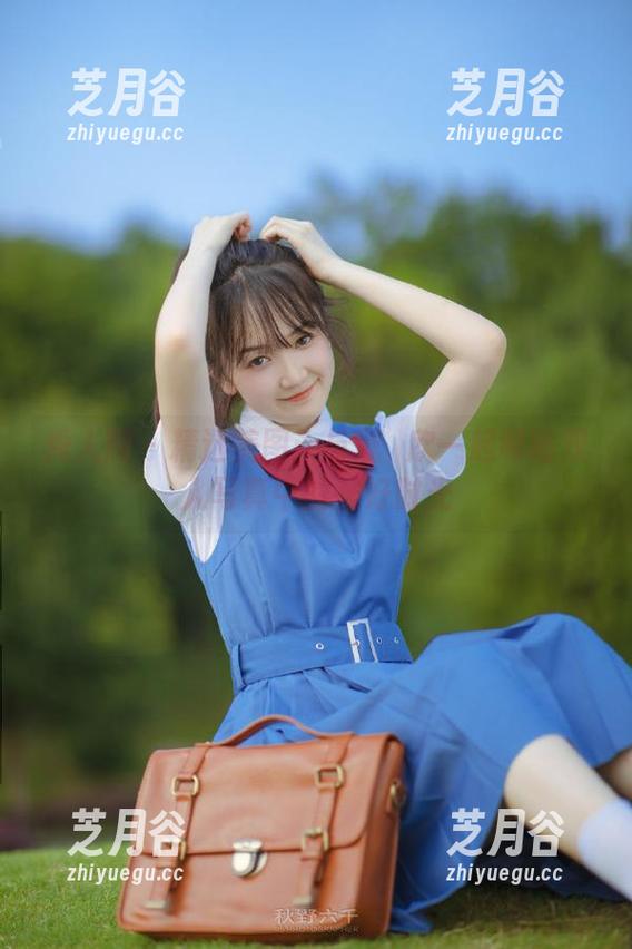 秀人网 - 精选美图：与戴渃欣一起领略双人写真中的美好时光