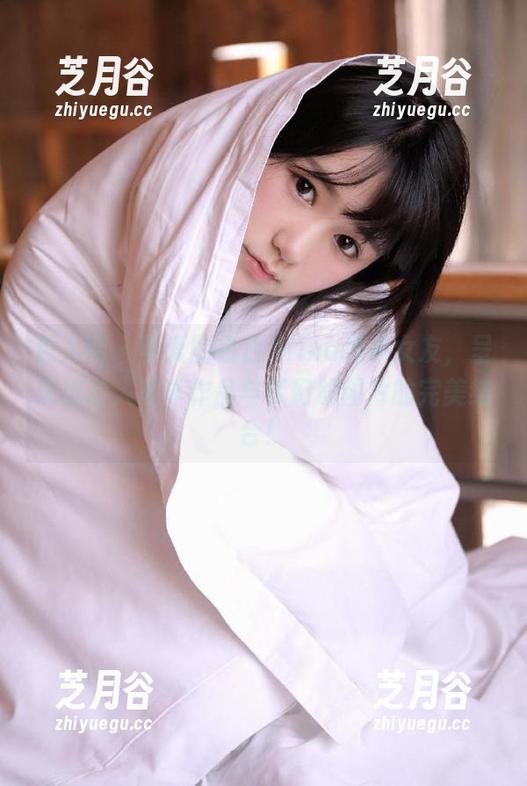 秀人网-白白Alina 秀人网 - 可爱的白白Alina携手女友,呈现出动人写真作品与梦幻般图片的完美结合!