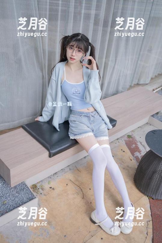 秀人网-糖糖 秀人网 - 糖糖的旗袍魅力:在写真图片中寻觅传统文化的脉动