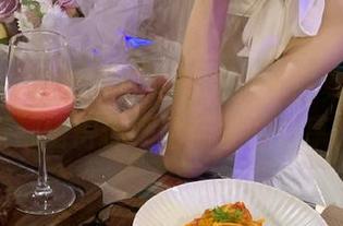 秀人网 – 探秘苏苏阿的美脚作品集：每一张都值得你细细品鉴的分享！
