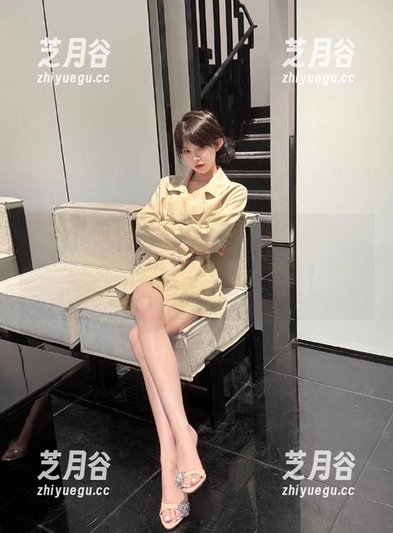秀人网-草莓zz 秀人网 - 发现草莓zz黑色系列图包,带给你高质量作品的资源体验,感受不一样的视界!