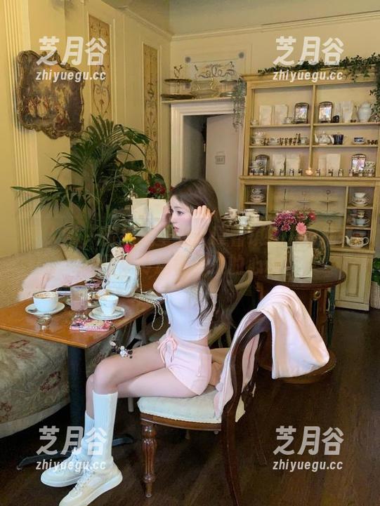 秀人网-谭睿琪Ailsa 秀人网 - 旅拍无圣光:谭睿琪Ailsa精彩图集传递每一次的心动