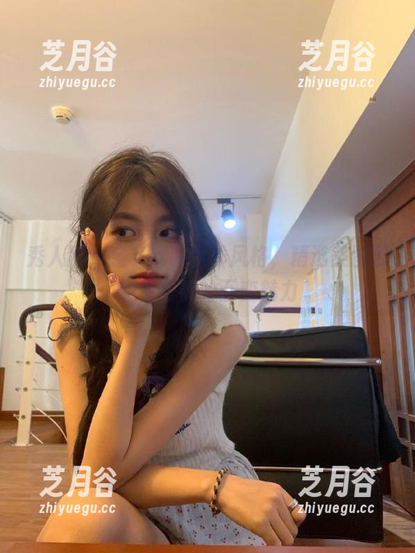 秀人网-金多娜 秀人网 - 金多娜的秋季风格,精选美图展现牛仔裤的百变魅力
