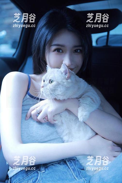 秀人网-陆萱萱cecillia 秀人网 - 陆萱萱cecillia的套装写真福利,时尚气息扑面而来,打造不可抗拒的视觉盛宴!