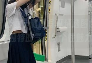 秀人网 – 静颜宁制服写真精选图包，探索她独特的气质与个性魅力