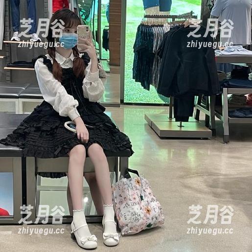 秀人网-鹿小茜 秀人网 - 鹿小茜黑色风情:精选原图尽显她的优雅与个性!