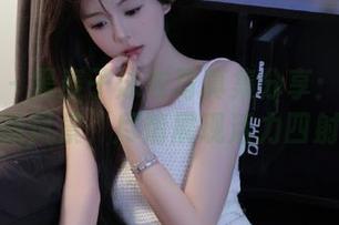 秀人网 – 黑麦子泳衣写真集分享：夏日海边的清新风景，尽情展现活力四射的自我