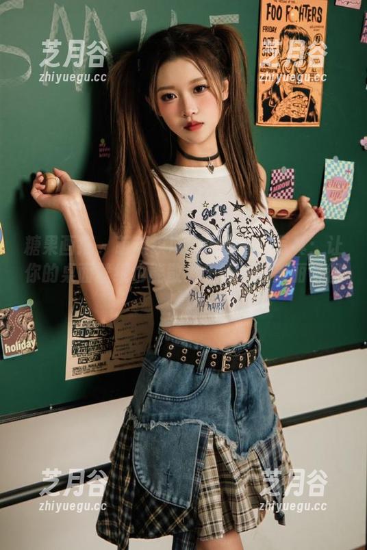 糖果画报-萌琪琪Irene 糖果画报 - 萌琪琪Irene的黑白写真:让你的桌面壁纸也能散发出艺术的美丽与智慧