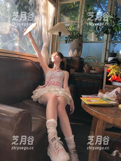 紧急企划-奶昔 紧急企划 - 奶昔学生妹:带你走进她的福利写真作品,感受青春的魅力