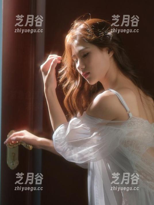 紧急企划-小婕 紧急企划 - 图集独家发布:小婕白裙写真,带你领略清晨阳光下的奇妙瞬间!