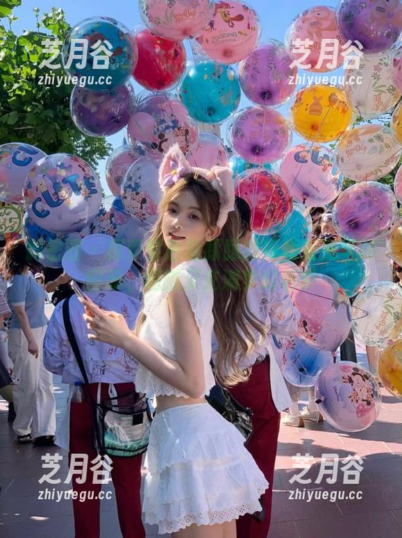 紫色哒豚豚 微密圈 - 探索紫色哒豚豚的短裙系列写真图册,细腻又充满梦幻色彩