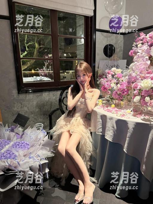 美媛馆-小海臀rena 美媛馆 - 精彩呈现小海臀rena的全套海边原图,捕捉她在阳光下的动人风采!