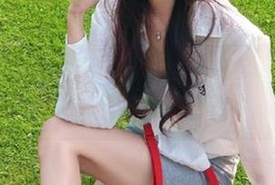 艺图语 – 解锁小羊爱干饭的高清套图，仙粉魅力等你来发现！