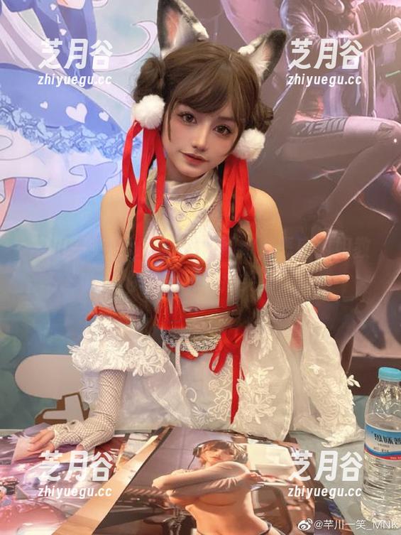 芊川一笑MNK新美图更新，恶魔姐姐教你如何玩转搞笑！