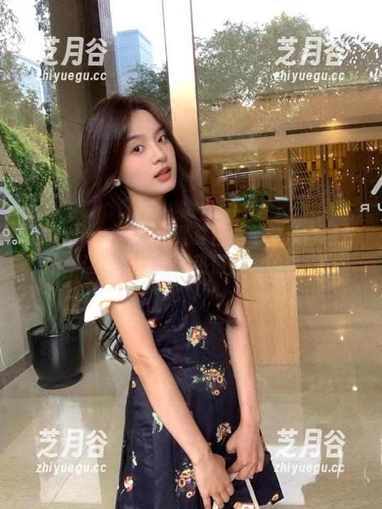 花漾show-小海臀 花漾show - 小海臀夏日图册:从自嘲开始,让你爱上这个热情洋溢的季节!