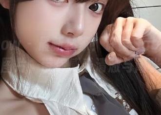 花漾show – 最新独家！许诺Sabrina泳池写真图片，带你感受清澈与阳光的碰撞