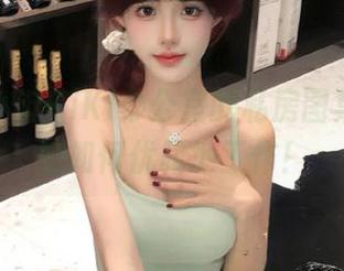 探索蓝小沂KiKi办公室的私房图集，来看她如何优雅地工作！