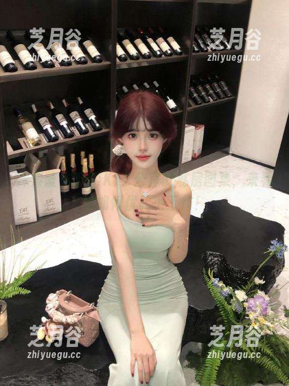 探索蓝小沂KiKi办公室的私房图集，来看她如何优雅地工作！