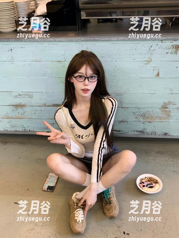 蜜桃社-伊琳 蜜桃社 - 万圣节不只是糖果:伊琳通过写真作品集为你展现节日的奇妙视角!