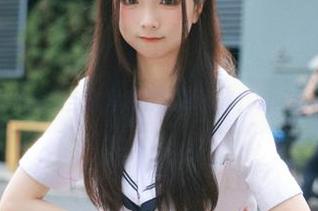 蜜桃社 – 杏子短裙全套写真作品原图集，瞬间捕捉动人瞬间