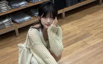 蜜桃社 – 全套真希校服作品，捕捉最真实的校园生活与少女梦想