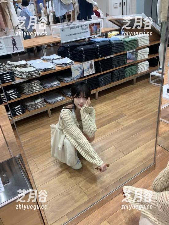 蜜桃社-真希 蜜桃社 - 全套真希校服作品,捕捉最真实的校园生活与少女梦想