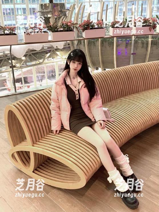 语画界-小海臀Rena 语画界 - 私房写真艺术:小海臀Rena与女友的柔情时刻