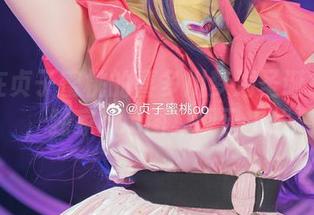 沉浸在贞子蜜桃的喜多川梦海圣诞故事中，独家cos图集现已上线
