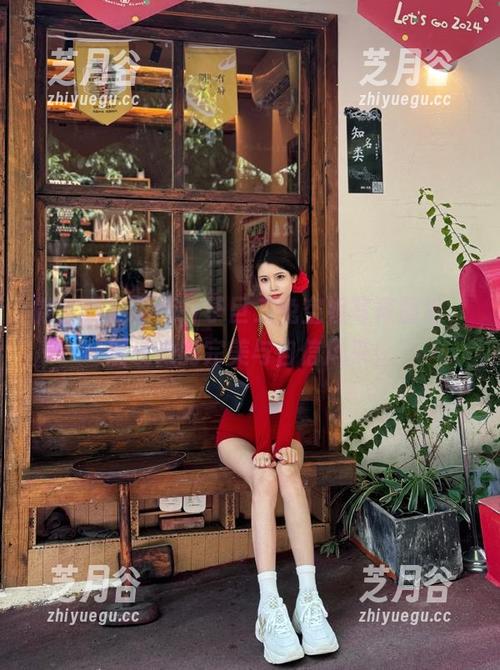 轩子巨二兔 微密圈 - 最新轩子巨二兔空姐写真图包,展现她的完美与自信风采!