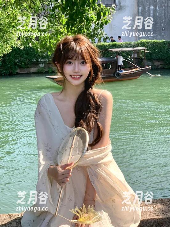 轰趴猫 - 探索孙梦瑶V的纯白之旅：免费图集带你走进唯美时光