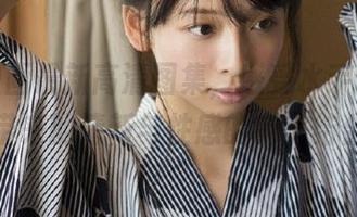 轻兰映画最新高清图集，感受水手服黑丝带来的清新与性感的完美结合