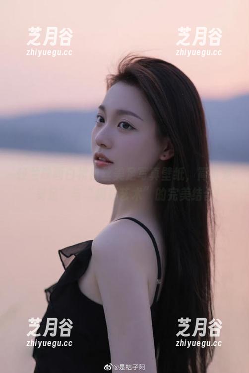 轻兰映画 轻兰映画白裙白丝美足写真壁纸,简直是“美足”与“摄影艺术”的完美结合!