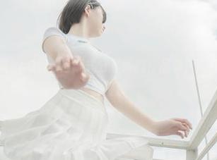 兔女郎与阿薰kaOri：自嘲式分享她的作品集，粉红幻想与现实的碰撞