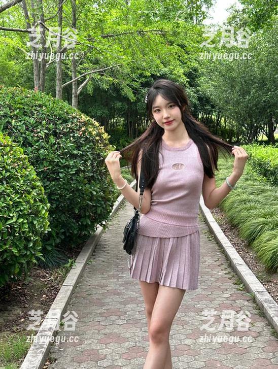 陈妮妮UNI 微密圈 - 在线观赏陈妮妮UNI的胶衣妖姬,高清呈现自嘲式风格的婀娜身影