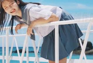 雅拉伊 – 在线浏览蘑菇DVA创作的《小黑猫》原图，感受她镜头下的独特魅力与温暖！