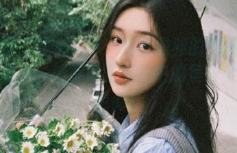 微密圈 – 暖心分享：观看雅雅的气质呀的厨娘图包，捕捉她在厨房中的每一个动人瞬间！
