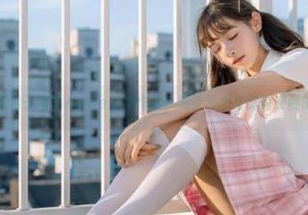青豆客 – 观看子纯儿Annie短裙作品，感受艺术与时尚交融的魅力之旅