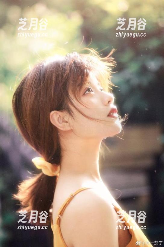 青豆客-李玉洁Daisy 青豆客 - 李玉洁Daisy的创意表达:裤里丝主题写真图集欣赏