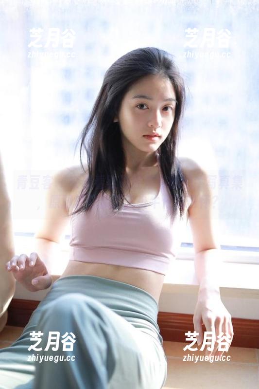 青豆客-欧阳妮娜娜 青豆客 - 来看看欧阳妮娜娜的奶牛写真集,原图里隐藏了多少牛仔的情怀?