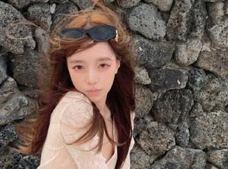 青豆客 – 绮里嘉ula水手服写真美图合集，大海与青春的完美交融