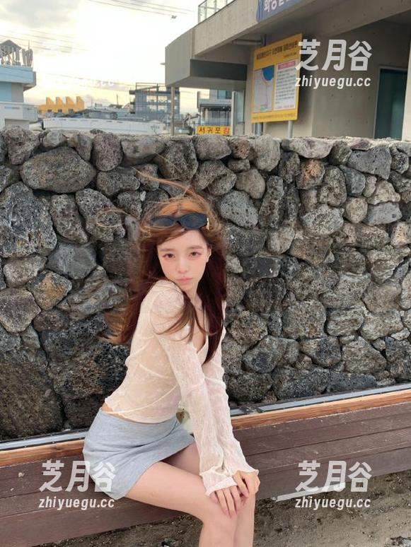 青豆客 - 绮里嘉ula水手服写真美图合集，大海与青春的完美交融