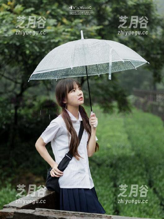 青豆客-谭晓彤 青豆客 - 无圣光之下的谭晓彤:天台写真合集,尽情体验她的个人魅力
