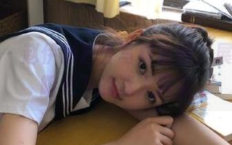 青豆客 – 赵伊彤户外写真套图，展现春日阳光下的迷人风采