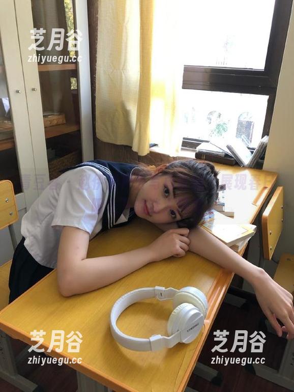 青豆客-赵伊彤 青豆客 - 赵伊彤户外写真套图,展现春日阳光下的迷人风采