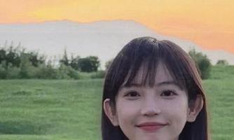 青豆客 – 精致黄可christine网袜写真合集，演绎时尚与诱惑的完美结合