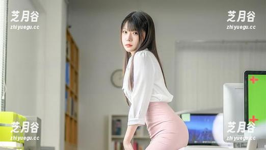 香草喵露露 迷失在香草喵露露的浴室写真中,观看她如何把普通空间变成梦幻舞台的绝妙秘籍。